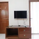 Cozy And Modern 2Br At Majesty Apartment By Travelio