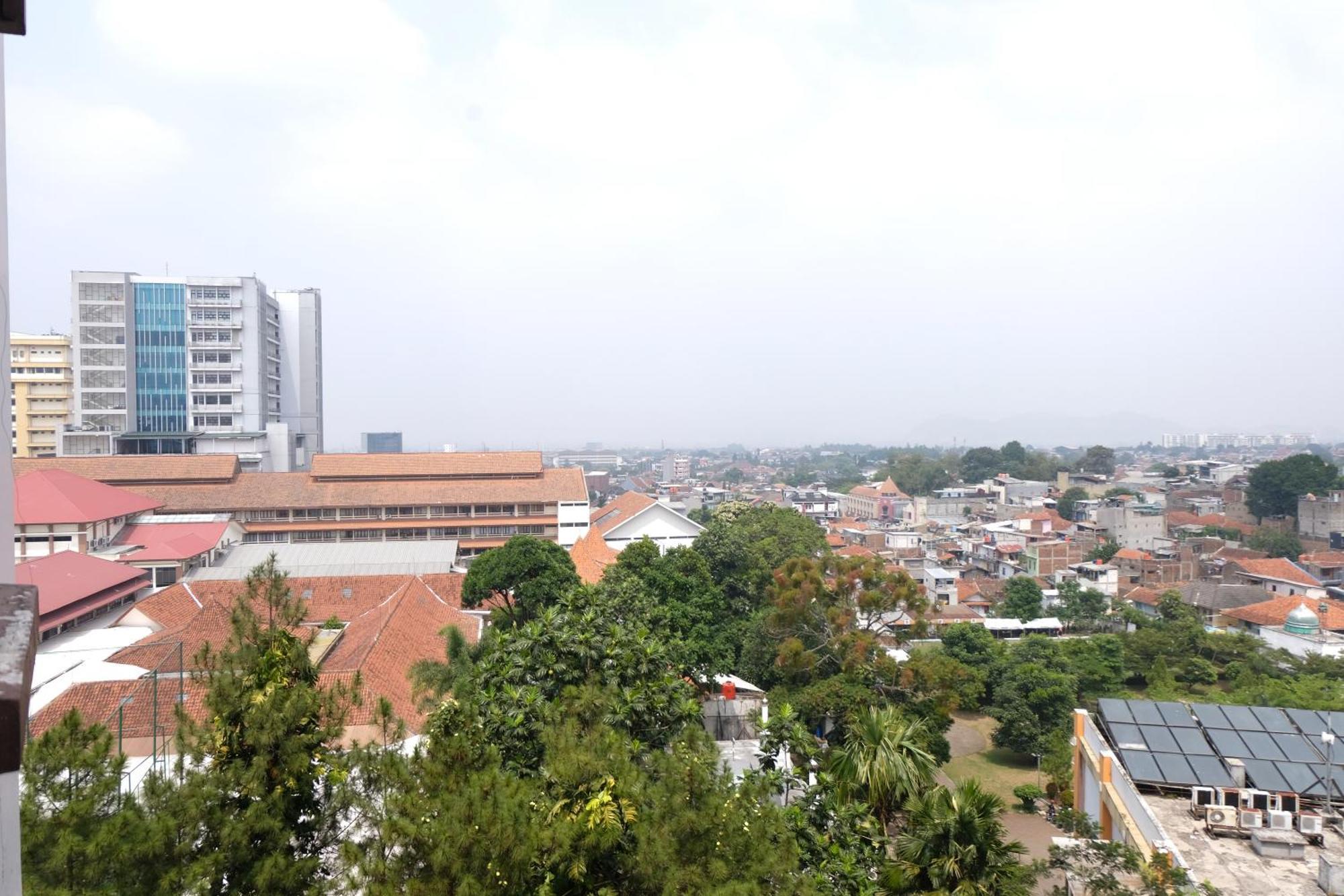 Cozy And Modern 2br At Majesty By Travelio Bandung